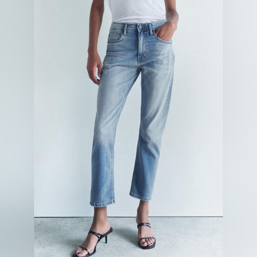 NWOT Zara Relaxed Mid Waist Jeans